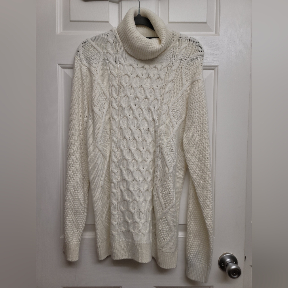 Nova Men size M sweater